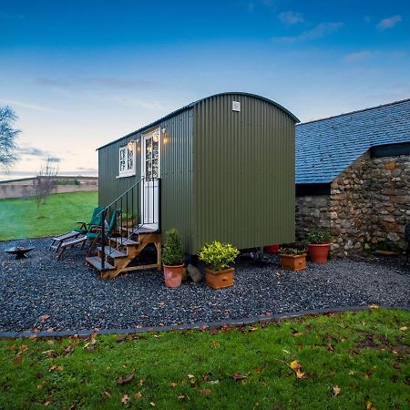 Villa The Pleasant Hut At Mountpleasant Farm Ulverston Exterior foto