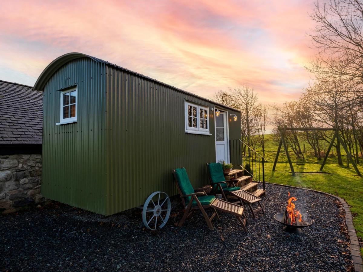Villa The Pleasant Hut At Mountpleasant Farm Ulverston Exterior foto