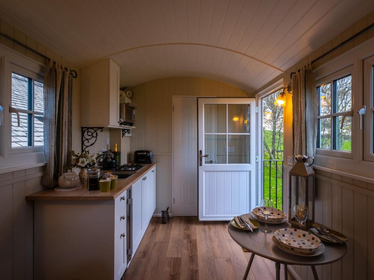 Villa The Pleasant Hut At Mountpleasant Farm Ulverston Exterior foto